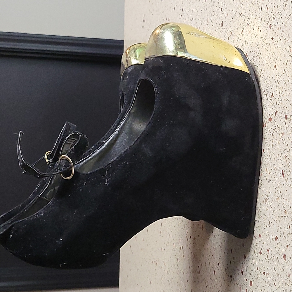 Unique black heels